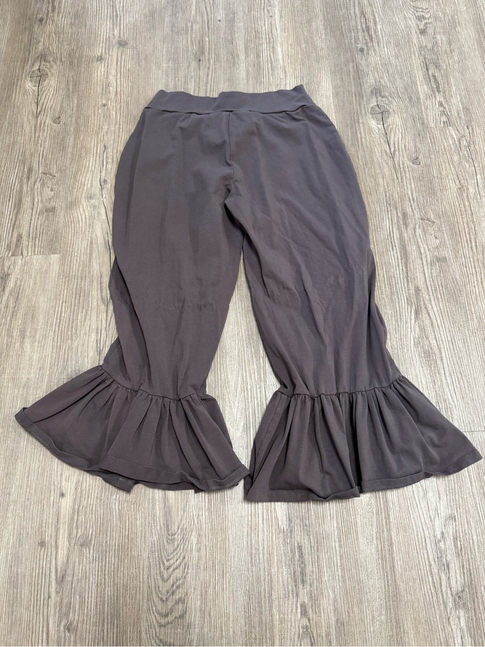 Matilda Jane Women’s Big Ruffle Brownish-Grey Color Pants Size Medium - Picture 8 of 8